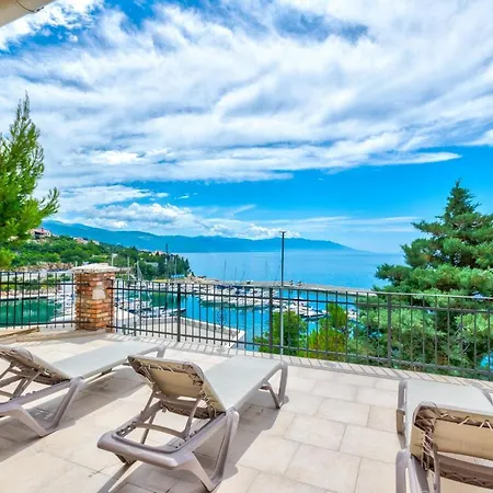 Palace Paulina A * Novi Vinodolski