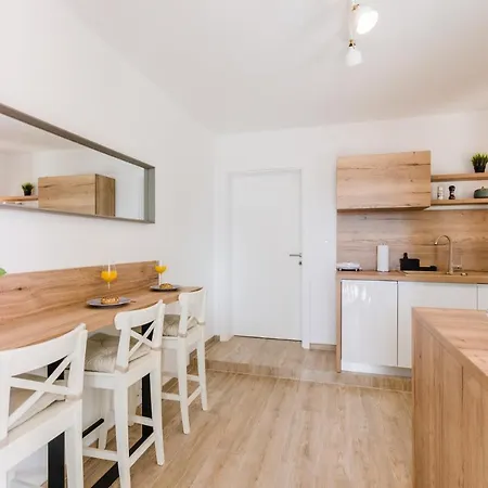 Palace Paulina A Apartmán Novi Vinodolski