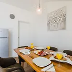 Palace Paulina A Apartament Novi Vinodolski